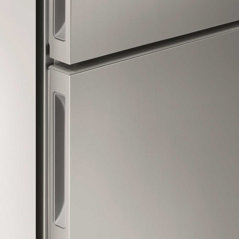 Fisher Paykel RF402BRPUX6 Recessed Handle Fridge Freezer Ice & Water