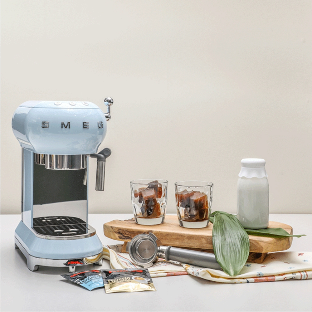 Smeg ECF01PBUK Freestanding Retro Espresso Coffee Machine PASTEL BLUE