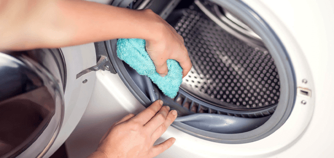 Cleaning a washer dryer