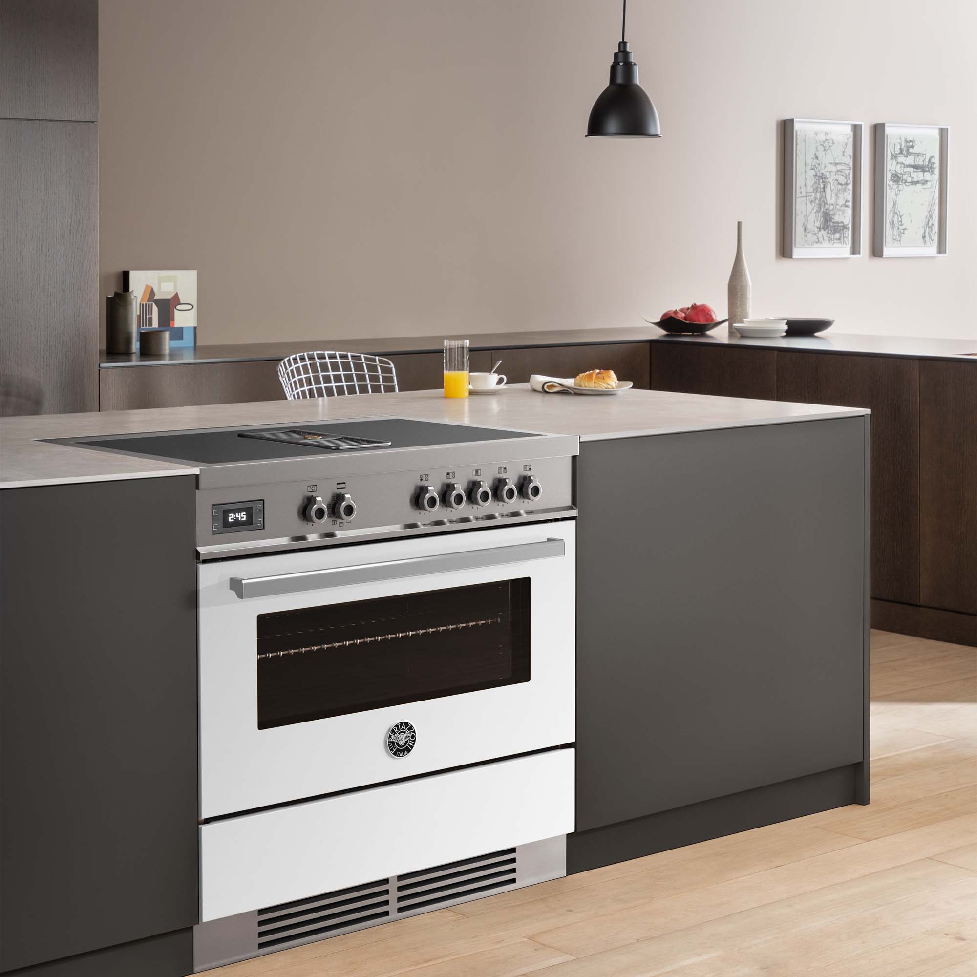 Bertazzoni 90cm Professional Air-Tec Induction Range Cooker With Integrated Extraction PROCH94I1EBIT - White Bertazzoni 90cm Professional Air-Tec Induction Range Cooker With Integrated Extraction PROCH94I1EBIT - White