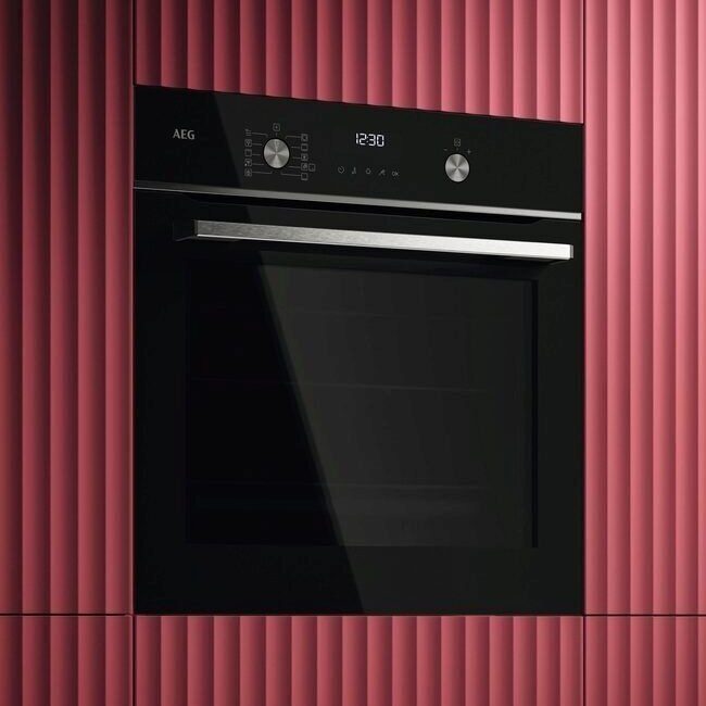 AEG Series 5000 Pyrolytic SteamBake Multifunction Single Oven GA5PB501AB - Black AEG Series 5000 Pyrolytic SteamBake Multifunction Single Oven GA5PB501AB - Black