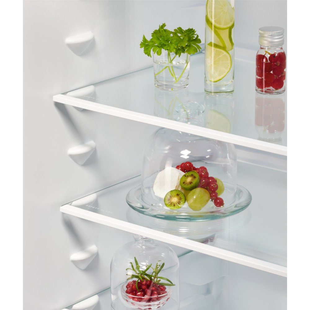 AEG 177cm Series 5000 Integrated 70/30 Fridge Freezer NSC5S18ZES AEG 177cm Series 5000 Integrated 70/30 Fridge Freezer NSC5S18ZES