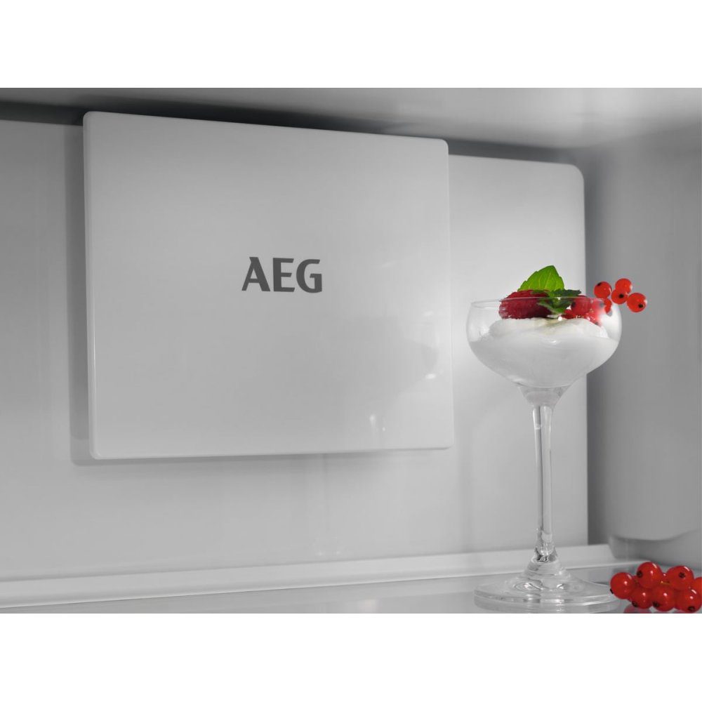 AEG 188cm Series 6000 Integrated 70/30 Frost Free Fridge Freezer OSC6M191ES AEG 188cm Series 6000 Integrated 70/30 Frost Free Fridge Freezer OSC6M191ES