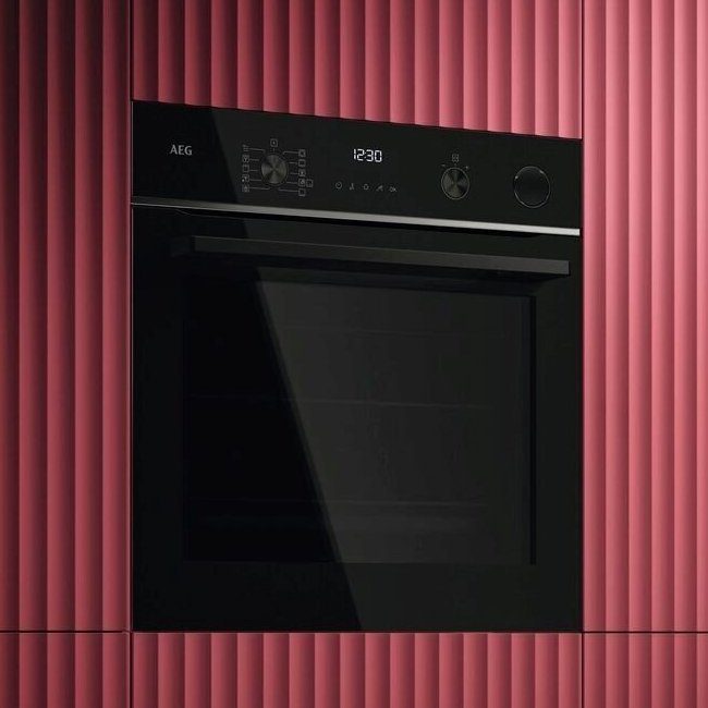 AEG Series 6000 Pyrolytic SteamCrisp Multifunction Single Oven TR6PB521SB - Black AEG Series 6000 Pyrolytic SteamCrisp Multifunction Single Oven TR6PB521SB - Black