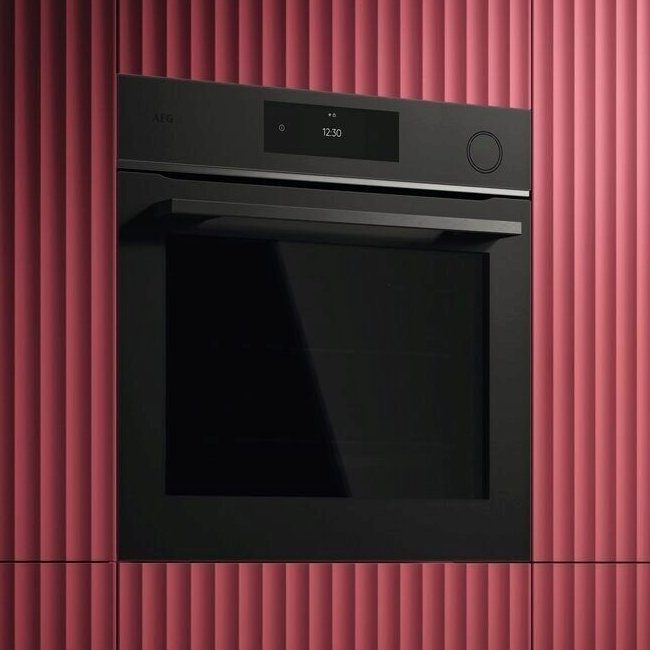 AEG Series 7000 Pyrolytic SteamCrisp Multifunction Single Oven TR7PB731ST - Matte Black AEG Series 7000 Pyrolytic SteamCrisp Multifunction Single Oven TR7PB731ST - Matte Black