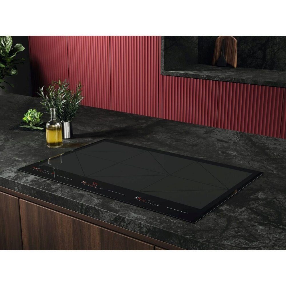 AEG 78cm Series 6000 6 Zone TotalFlex Induction Hob TR84IT00FB - Black AEG 78cm Series 6000 6 Zone TotalFlex Induction Hob TR84IT00FB - Black