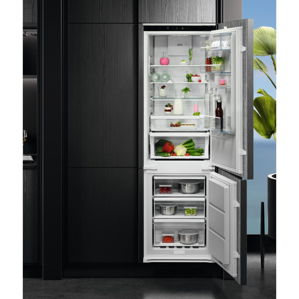 AEG 177cm Series 7000 Integrated 70/30 Frost Free Fridge Freezer TSC7M181DS AEG 177cm Series 7000 Integrated 70/30 Frost Free Fridge Freezer TSC7M181DS