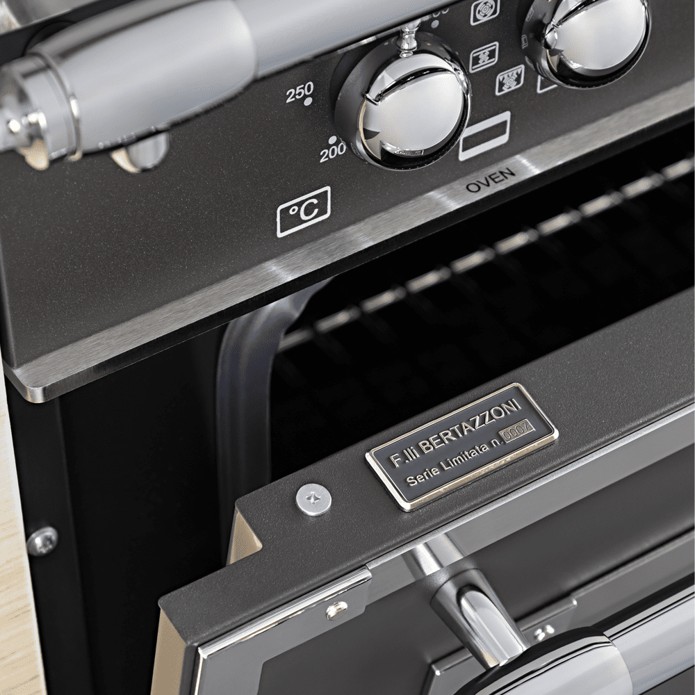 Bertazzoni 90cm Heritage Dual Fuel Range Cooker HER96L1ENET - BLACK Bertazzoni 90cm Heritage Dual Fuel Range Cooker HER96L1ENET - BLACK