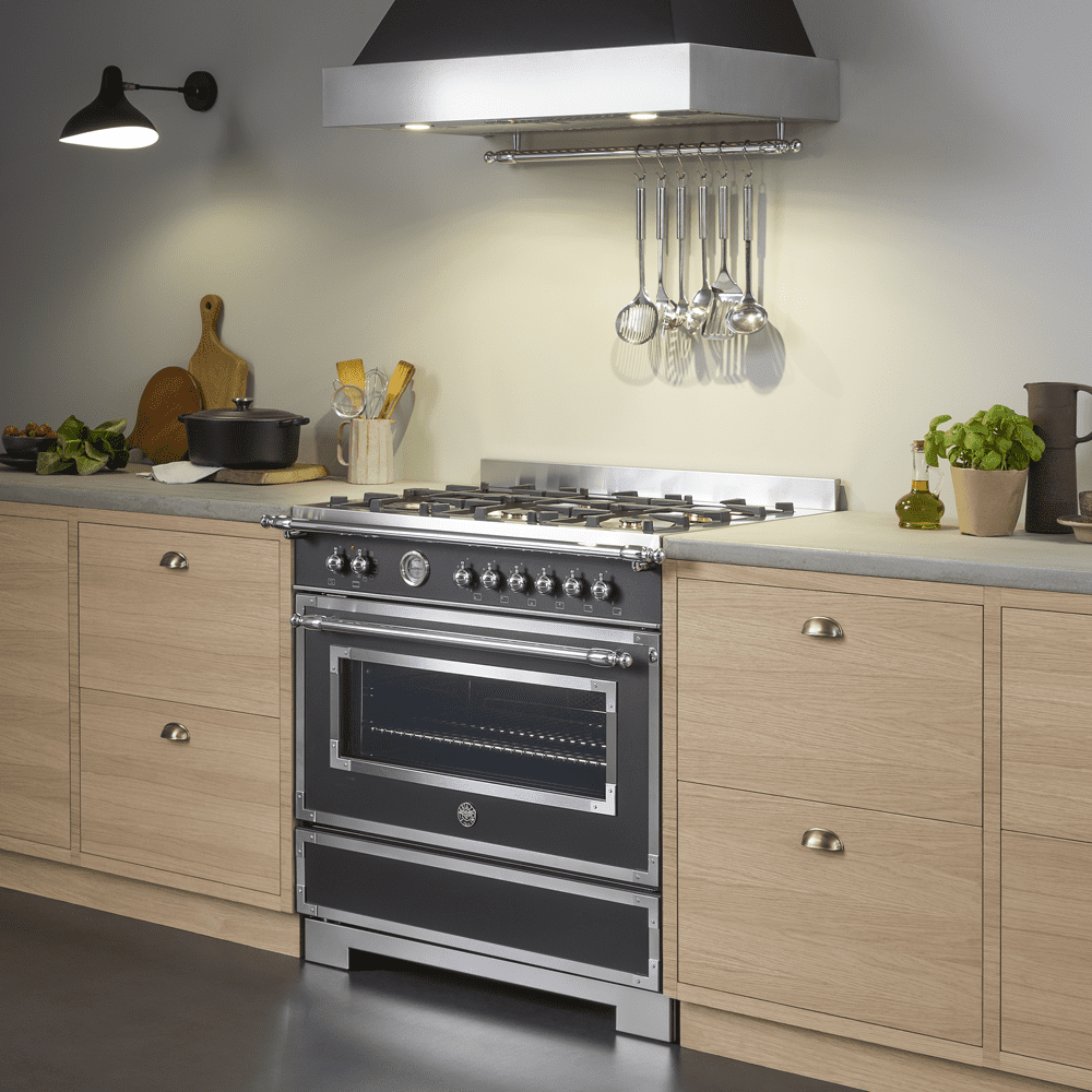 Bertazzoni 90cm Heritage Dual Fuel Range Cooker HER96L1ENET - BLACK Bertazzoni 90cm Heritage Dual Fuel Range Cooker HER96L1ENET - BLACK