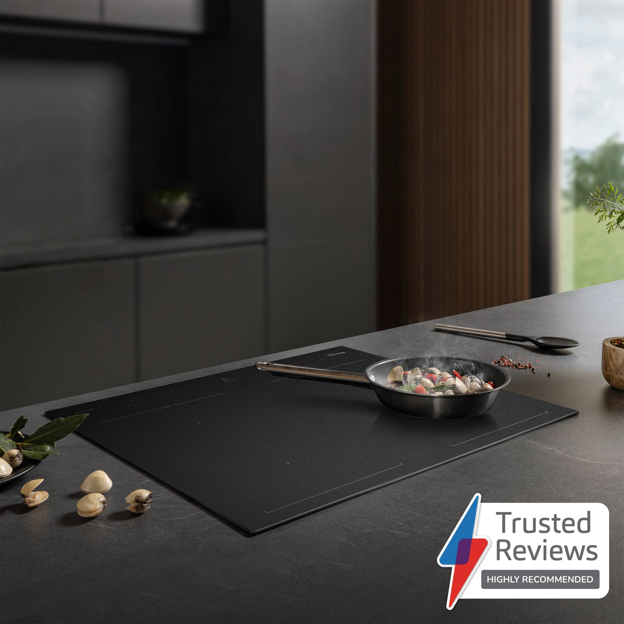 Hisense 60cm 4 Zone AntiScratch Area Flex Induction Hob HI6443SRWF - Black Hisense 60cm 4 Zone AntiScratch Area Flex Induction Hob HI6443SRWF - Black