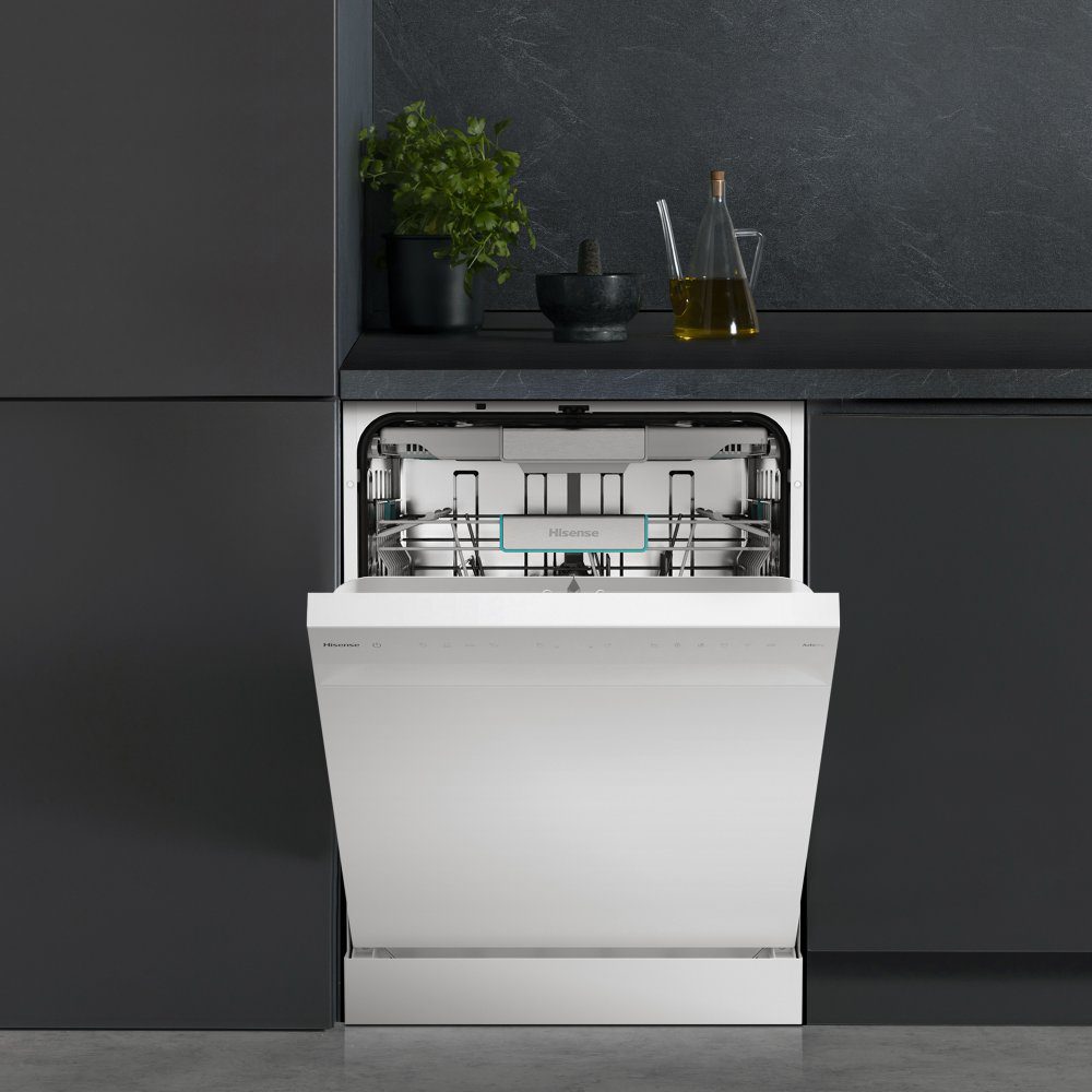 Hisense 60cm Freestanding Dishwasher HS673A90WUK - White Hisense 60cm Freestanding Dishwasher HS673A90WUK - White