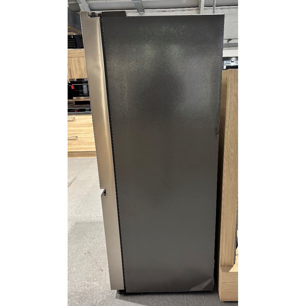 Hisense PureFlat American Style Fridge Freezer Ice & Water Non-plumbed RS818N4TIE - EX DISPLAY - STAINLESS STEEL Hisense PureFlat American Style Fridge Freezer Ice & Water Non-plumbed RS818N4TIE - EX DISPLAY - STAINLESS STEEL
