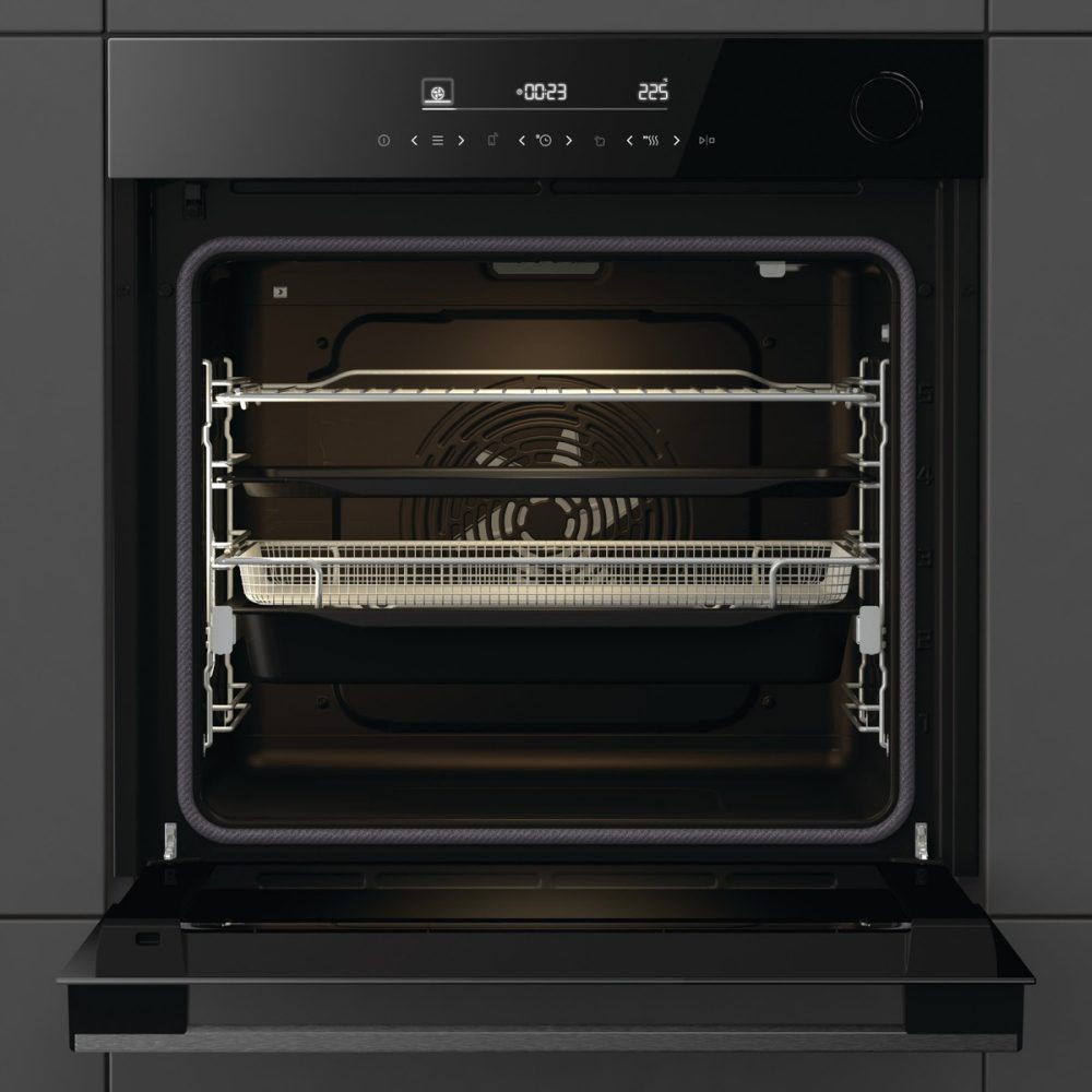 Hisense Hi6 BlackLine Pyrolytic Multifunction Steam Add Single Oven BSA66346PDBGUK - Black Hisense Hi6 BlackLine Pyrolytic Multifunction Steam Add Single Oven BSA66346PDBGUK - Black