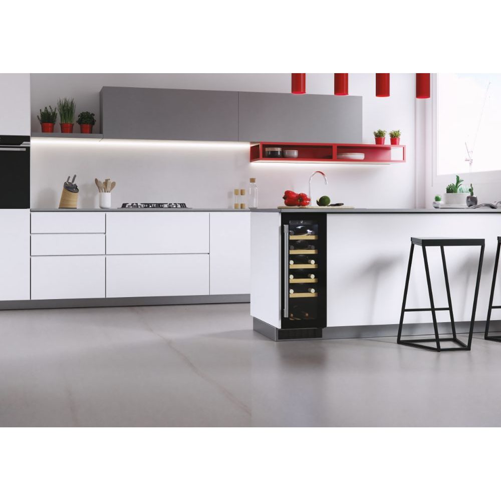 Hoover 30cm Undercounter Wine Cooler HWCB 30 UK/N - Black Hoover 30cm Undercounter Wine Cooler HWCB 30 UK/N - Black