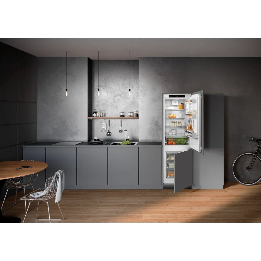 Liebherr 178cm Pure Integrated 70/30 Frost Free Fridge Freezer ICNC5103 Liebherr 178cm Pure Integrated 70/30 Frost Free Fridge Freezer ICNC5103