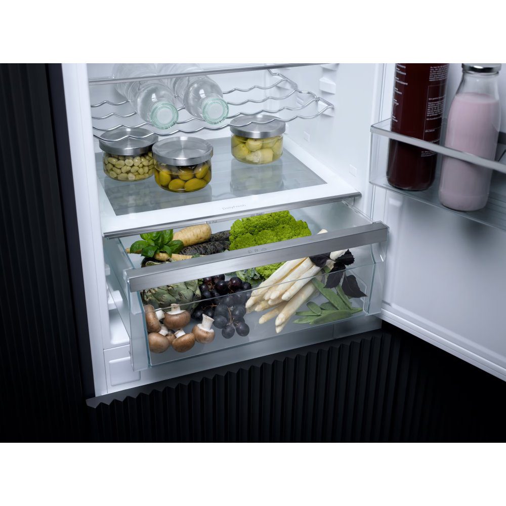 Miele 177cm Integrated 70/30 Frost Free Fridge Freezer With Non Plumbed Icemaker KFN7785C Miele 177cm Integrated 70/30 Frost Free Fridge Freezer With Non Plumbed Icemaker KFN7785C