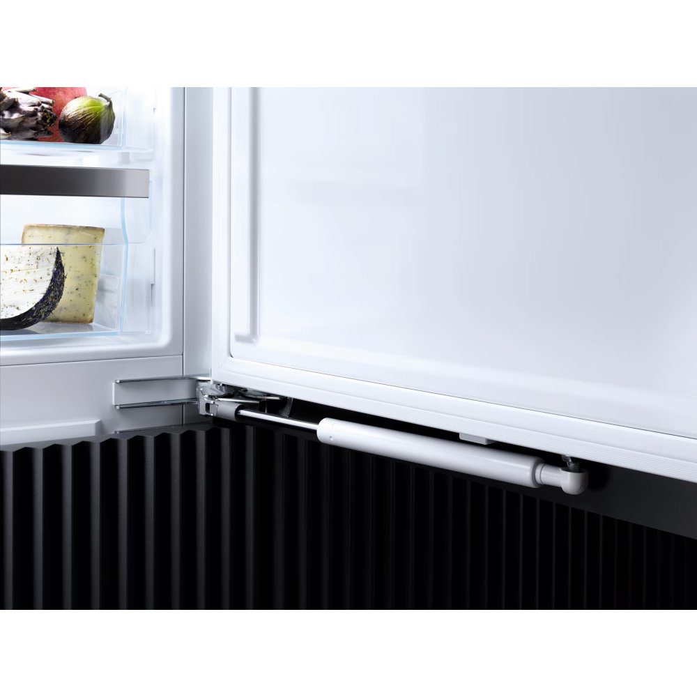 Miele 177cm Integrated 70/30 Frost Free Fridge Freezer With Non Plumbed Icemaker KFN7785C Miele 177cm Integrated 70/30 Frost Free Fridge Freezer With Non Plumbed Icemaker KFN7785C