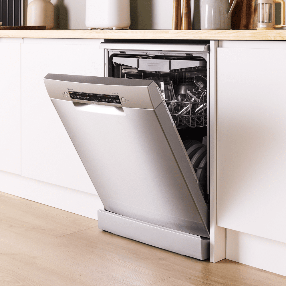 Bosch 60cm Series 4 Freestanding Dishwasher SMS4EMI06G - Silver Bosch 60cm Series 4 Freestanding Dishwasher SMS4EMI06G - Silver