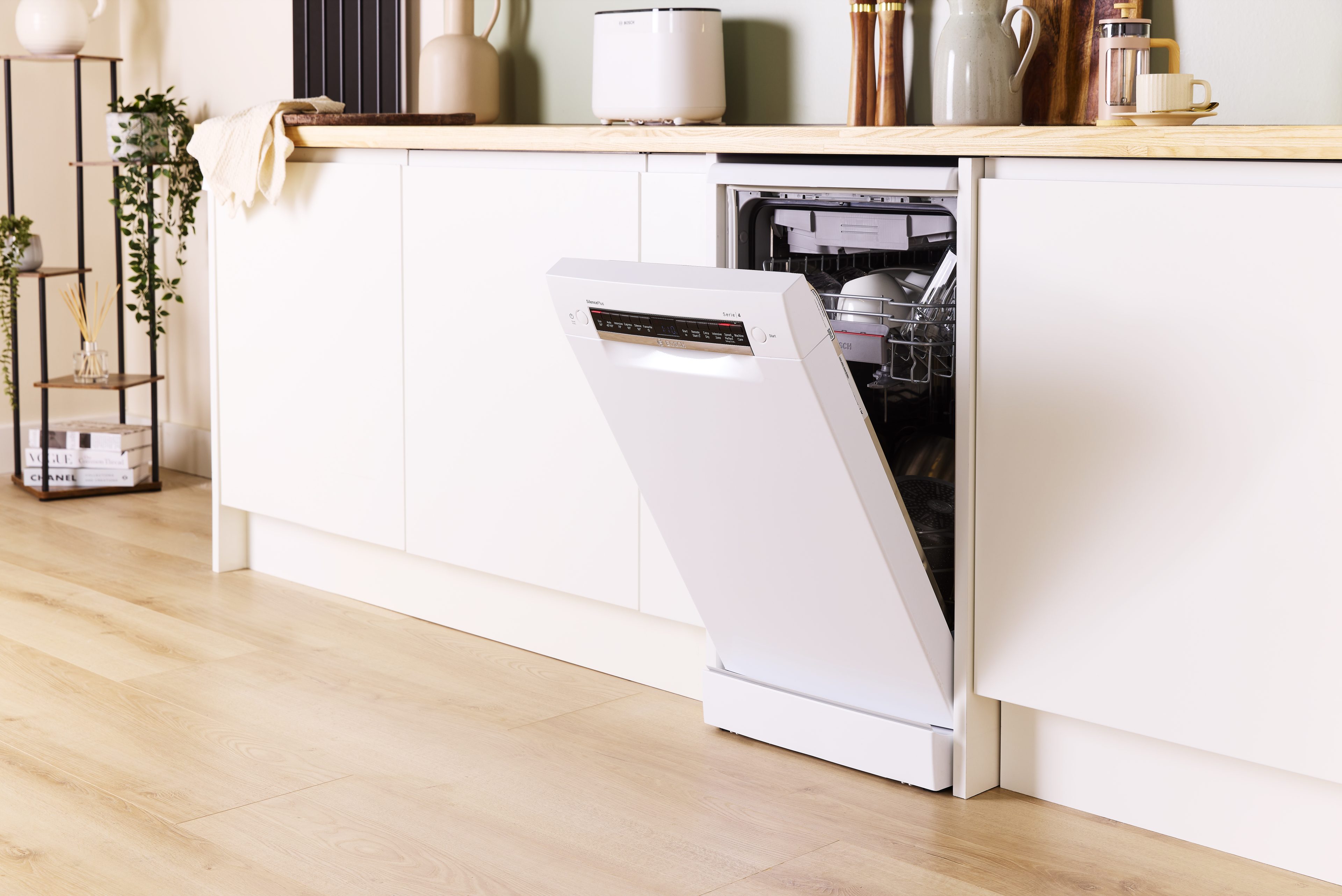 Bosch 45cm Series 4 Freestanding Dishwasher SPS4HMW49G - White Bosch 45cm Series 4 Freestanding Dishwasher SPS4HMW49G - White