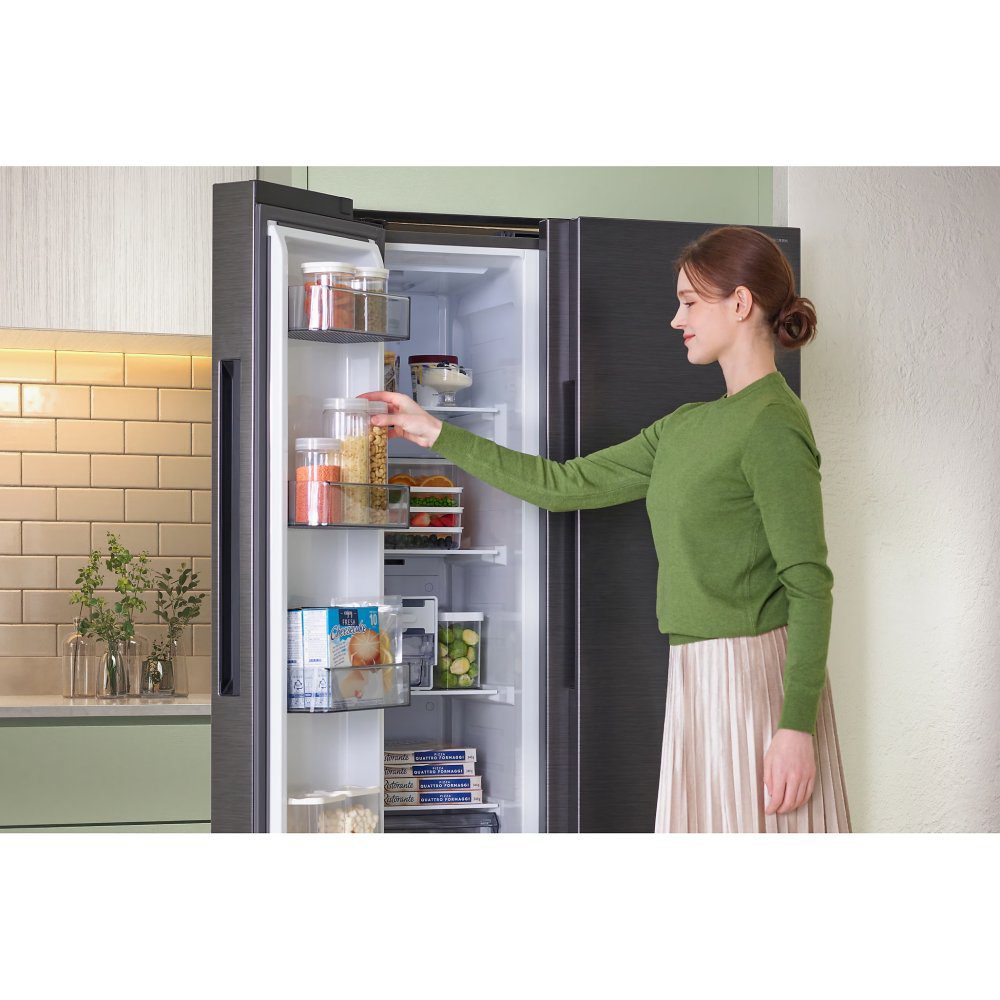 Samsung Series 7 AI SpaceMax American Style Fridge Freezer Non Ice & Water RS70F68QBFEU - Black Steel Samsung Series 7 AI SpaceMax American Style Fridge Freezer Non Ice & Water RS70F68QBFEU - Black Steel