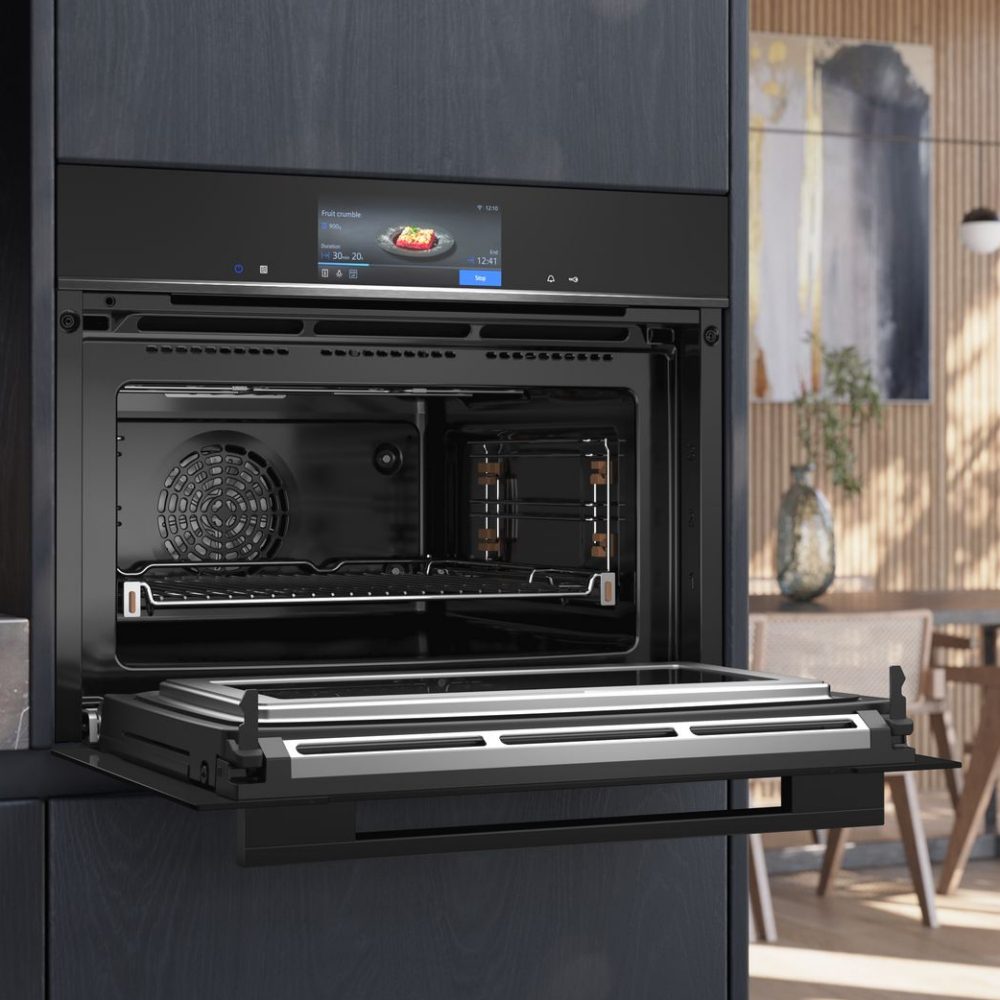 Siemens IQ-700 Pyrolytic Combination Microwave Oven For Tall Housing CM778GNB1B - Black Siemens IQ-700 Pyrolytic Combination Microwave Oven For Tall Housing CM778GNB1B - Black