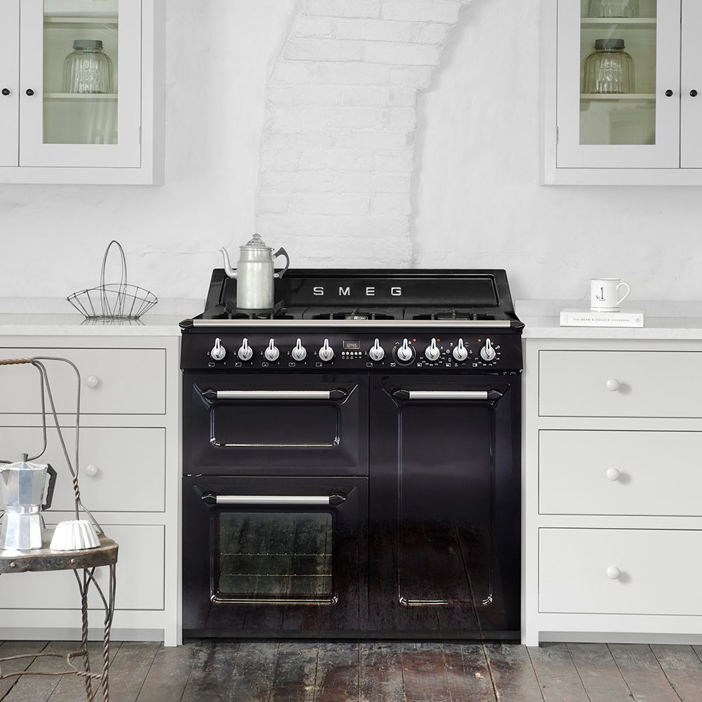 Smeg 100cm Victoria Dual Fuel Range Cooker TR103BL - Black Smeg 100cm Victoria Dual Fuel Range Cooker TR103BL - Black