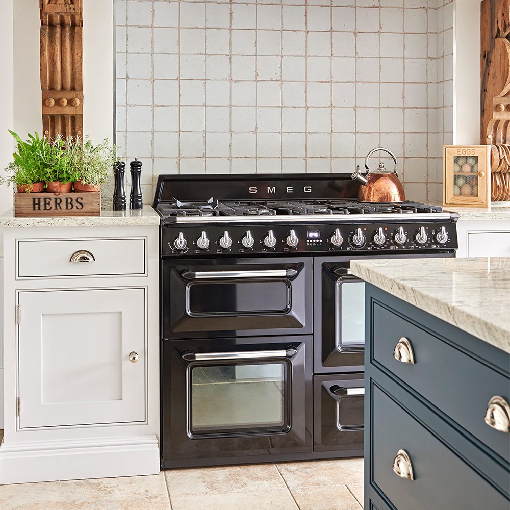 Smeg 110cm Victoria Dual Fuel Range Cooker TR4110BL1 - Black Smeg 110cm Victoria Dual Fuel Range Cooker TR4110BL1 - Black