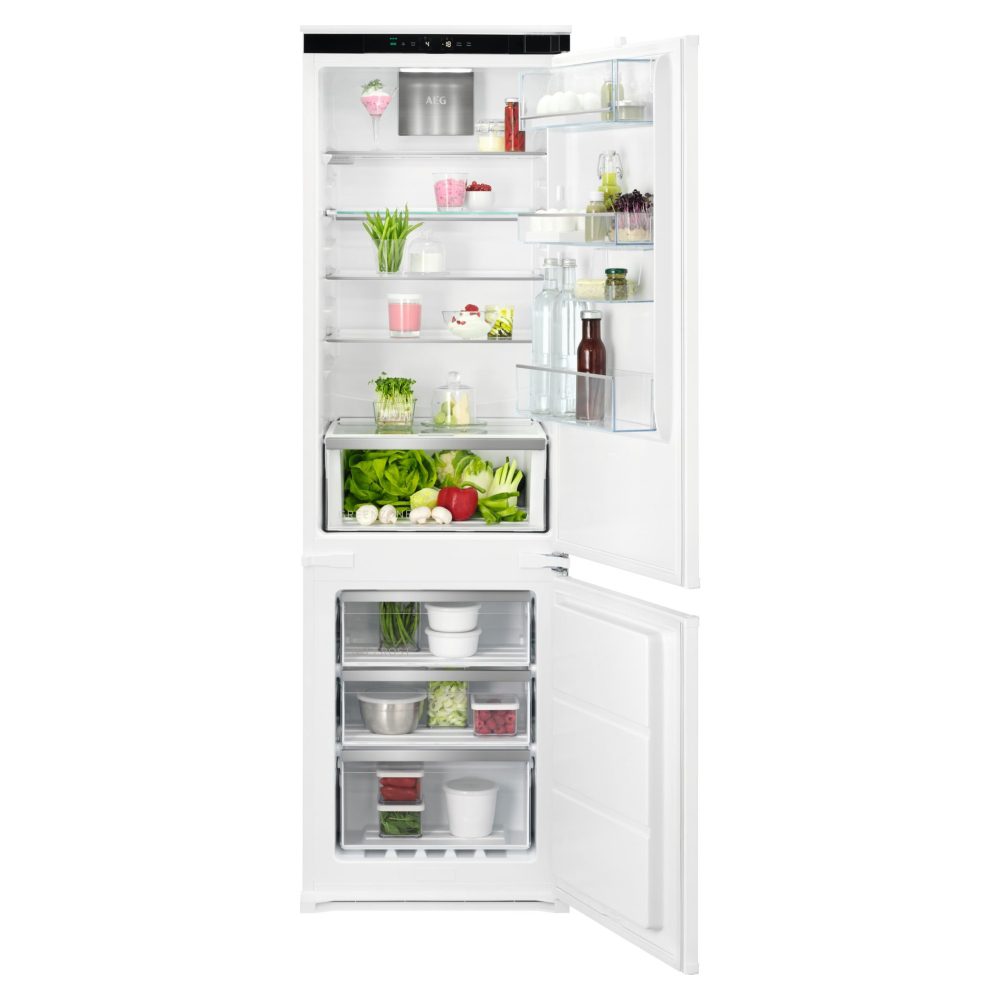AEG 177cm Series 7000 Integrated Frost Free 70/30 Fridge Freezer NSC7G181DS