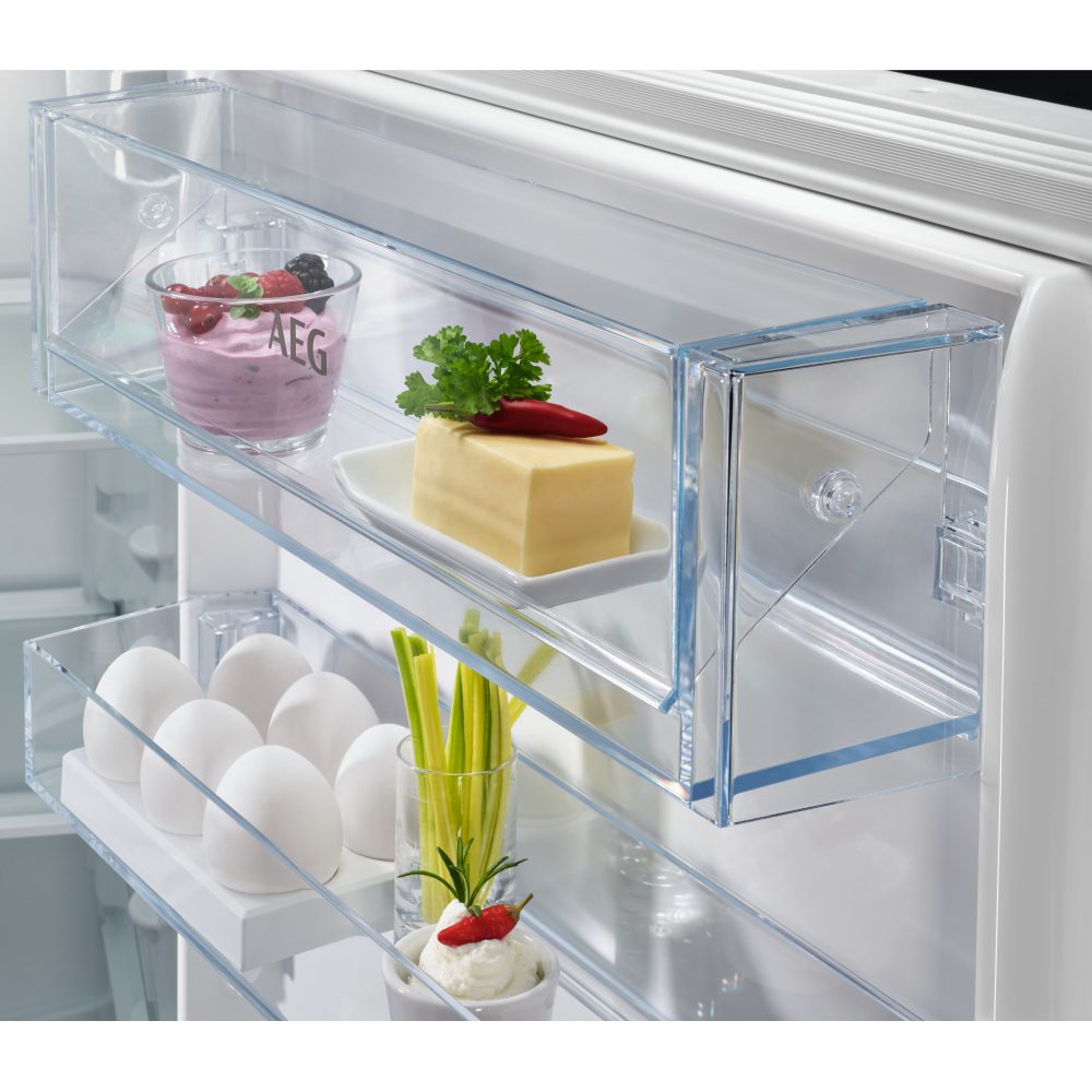 AEG 177cm Series 6000 Integrated 50/50 Frost Free Fridge Freezer OSC6T185ES AEG 177cm Series 6000 Integrated 50/50 Frost Free Fridge Freezer OSC6T185ES