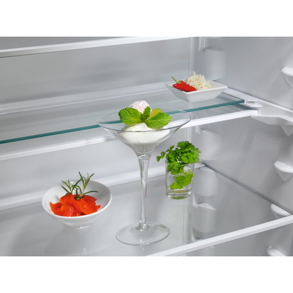 AEG 177cm Series 6000 Integrated 50/50 Frost Free Fridge Freezer OSC6T185ES AEG 177cm Series 6000 Integrated 50/50 Frost Free Fridge Freezer OSC6T185ES