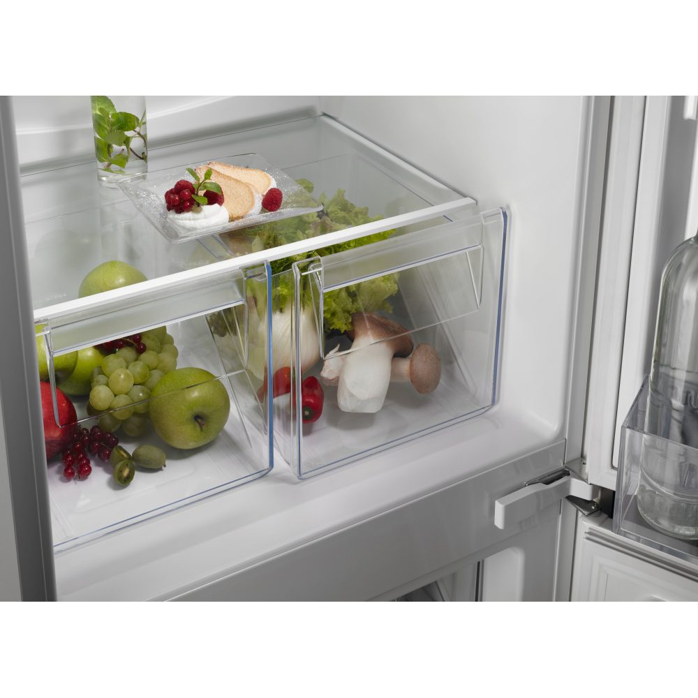 AEG 177cm Series 6000 Integrated 50/50 Frost Free Fridge Freezer OSC6T185ES AEG 177cm Series 6000 Integrated 50/50 Frost Free Fridge Freezer OSC6T185ES