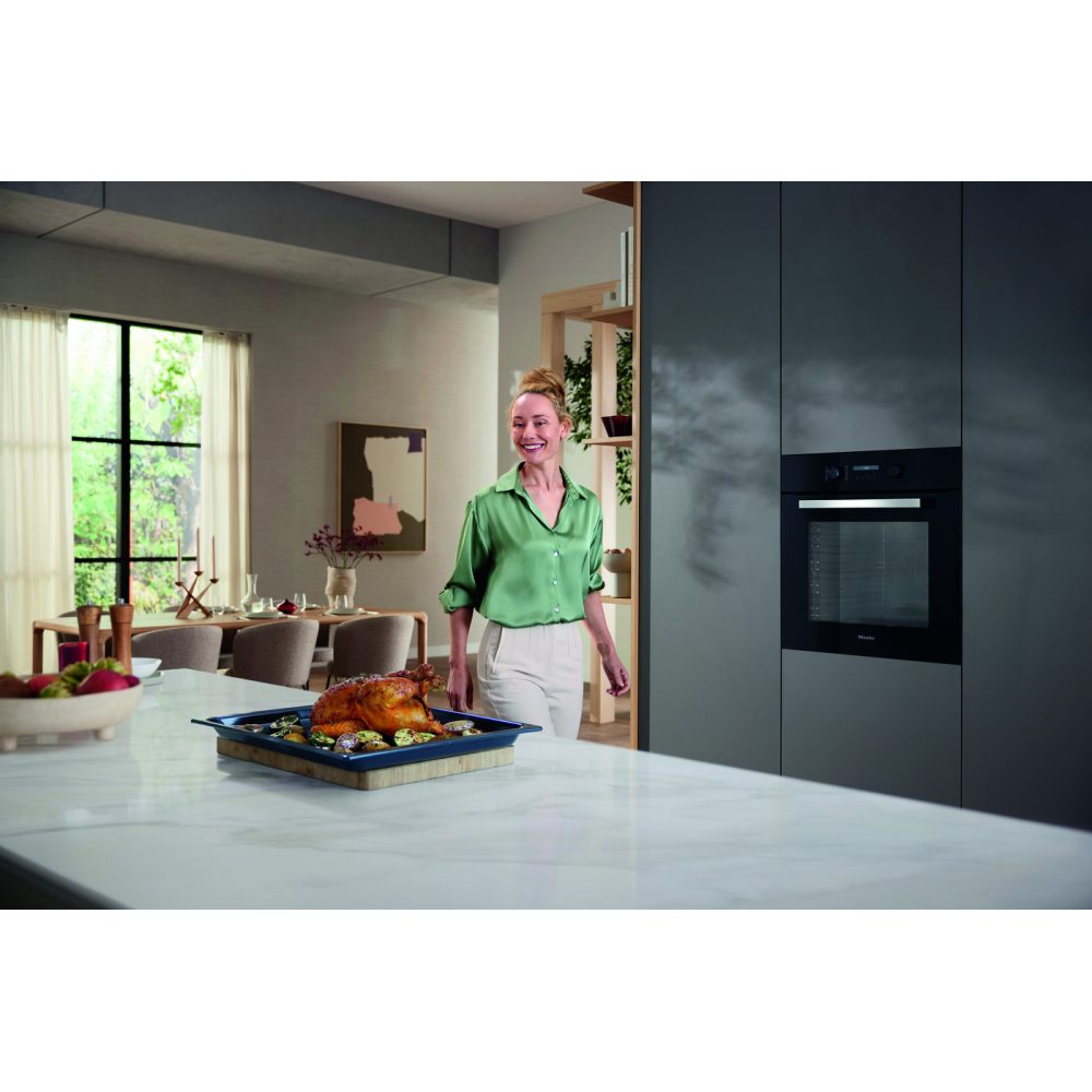Miele Discovery Built In Pyrolytic Single Oven H2766-1BP - Black Miele Discovery Built In Pyrolytic Single Oven H2766-1BP - Black