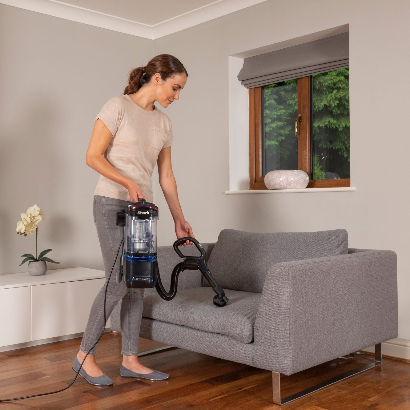 Shark Lift NV602UK - Away Upright Vacuum Cleaner Shark Lift NV602UK - Away Upright Vacuum Cleaner