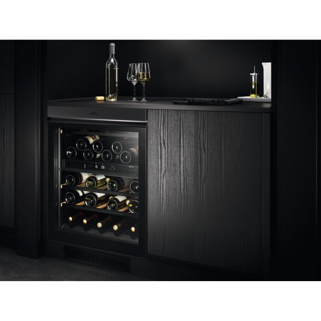 AEG Series 8000 60cm Integrated Undercounter Dual Zone Wine Cooler AWUD040B8B - BLACK AEG Series 8000 60cm Integrated Undercounter Dual Zone Wine Cooler AWUD040B8B - BLACK