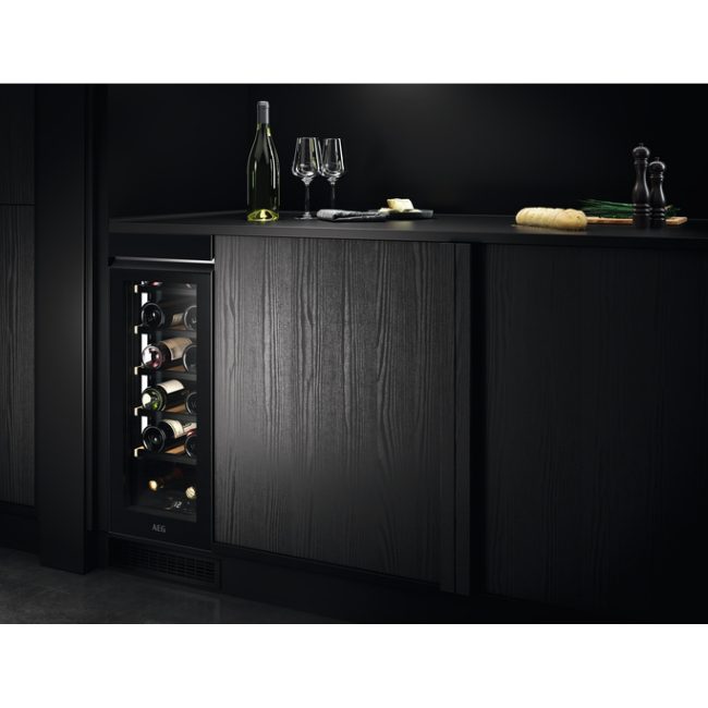 AEG 30cm Series 7000 Integrated Undercounter Wine Cooler AWUS018B7B - BLACK AEG 30cm Series 7000 Integrated Undercounter Wine Cooler AWUS018B7B - BLACK