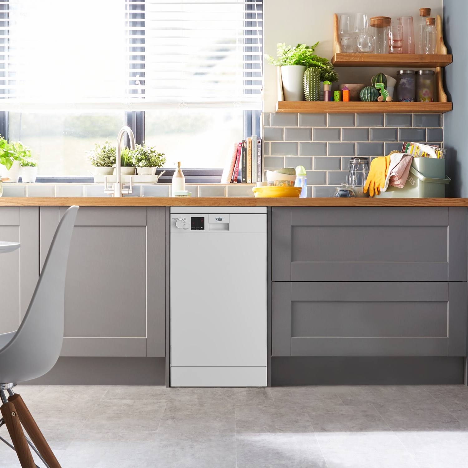 Beko 45cm Freestanding Slimline Dishwasher DVS05C20W - White Beko 45cm Freestanding Slimline Dishwasher DVS05C20W - White
