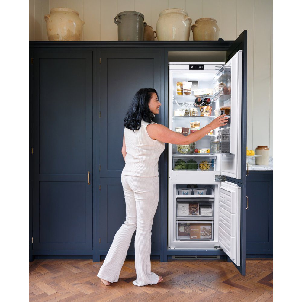 Caple 177cm Integrated 70/30 Frost Free Fridge Freezer RI7321 Caple 177cm Integrated 70/30 Frost Free Fridge Freezer RI7321