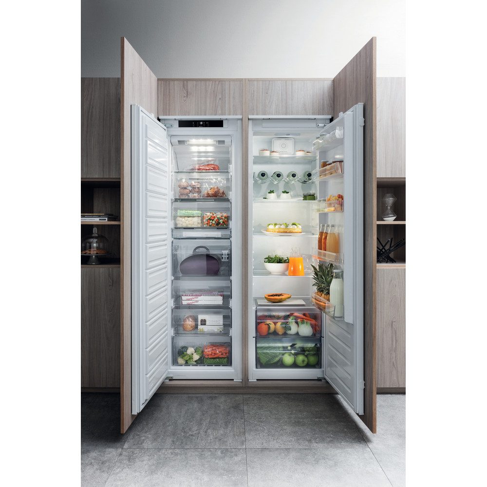 Hotpoint HS18011UK 177cm Integrated In Column Larder Fridge Hotpoint HS18011UK 177cm Integrated In Column Larder Fridge