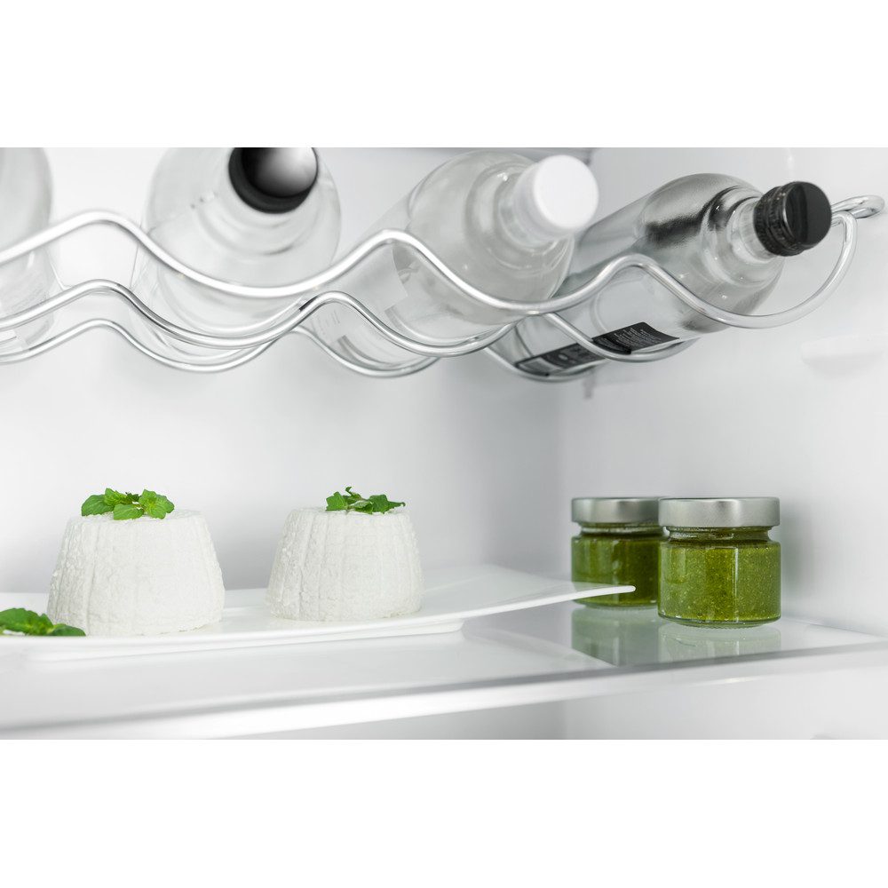 Hotpoint HS18011UK 177cm Integrated In Column Larder Fridge Hotpoint HS18011UK 177cm Integrated In Column Larder Fridge