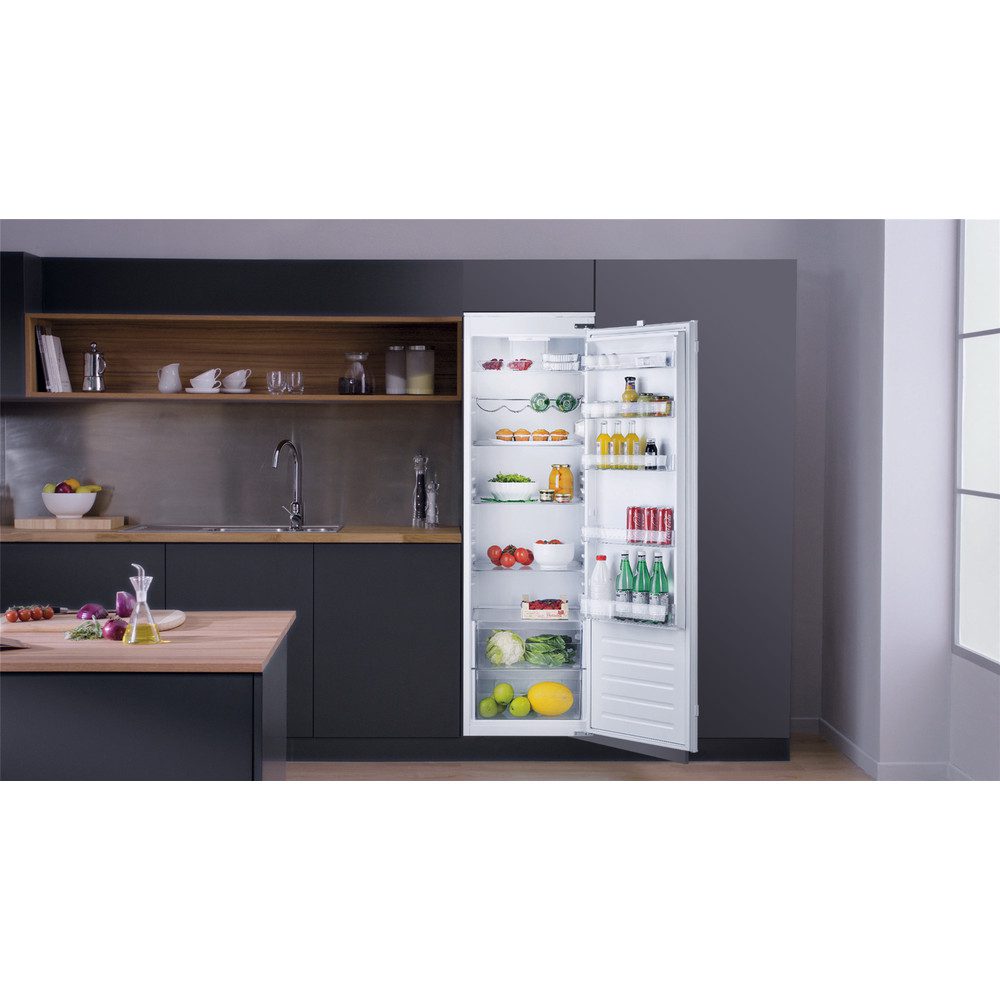Hotpoint HS18011UK 177cm Integrated In Column Larder Fridge Hotpoint HS18011UK 177cm Integrated In Column Larder Fridge