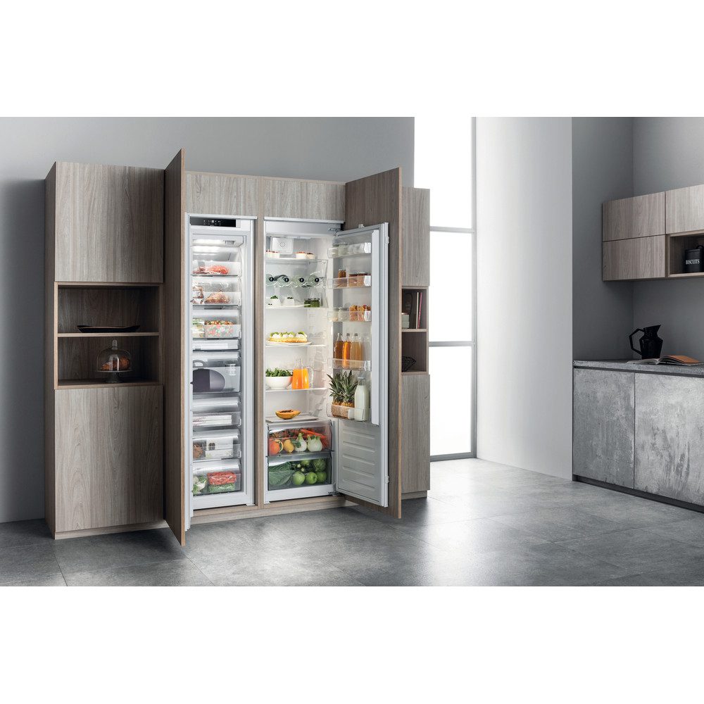 Hotpoint HS18011UK 177cm Integrated In Column Larder Fridge Hotpoint HS18011UK 177cm Integrated In Column Larder Fridge