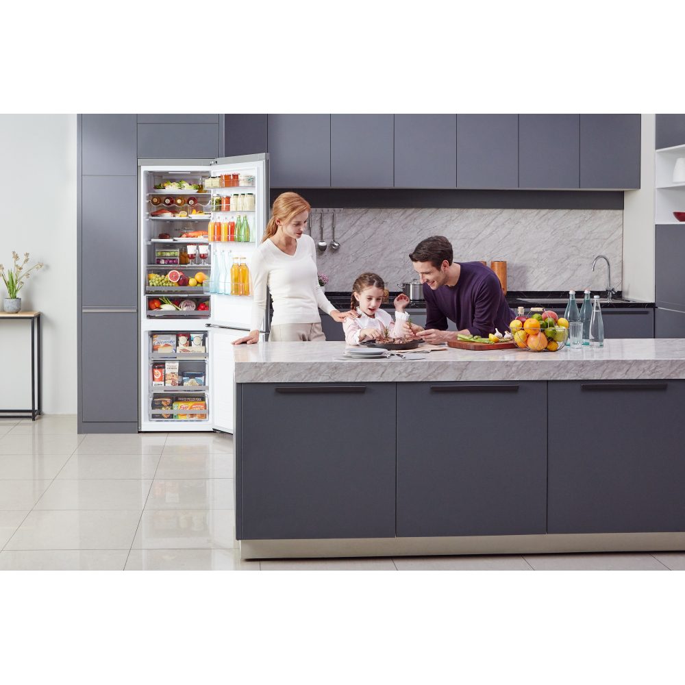 LG 60cm Frost Free Fridge Freezer GBB92STAXP - STAINLESS STEEL LG 60cm Frost Free Fridge Freezer GBB92STAXP - STAINLESS STEEL
