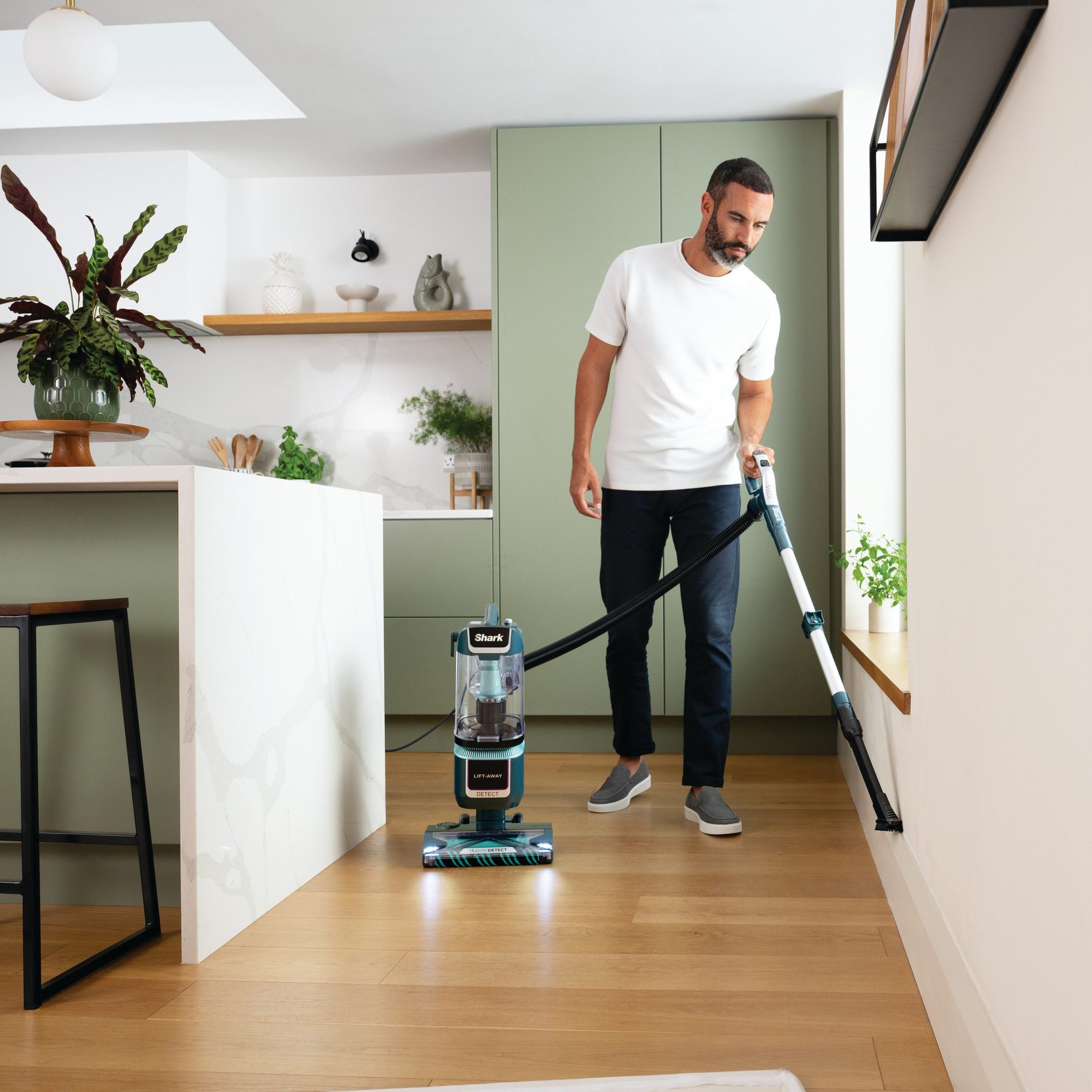 Shark Detect Pet Pro Upright Corded Vacuum LA791UKT - Silver Shark Detect Pet Pro Upright Corded Vacuum LA791UKT - Silver