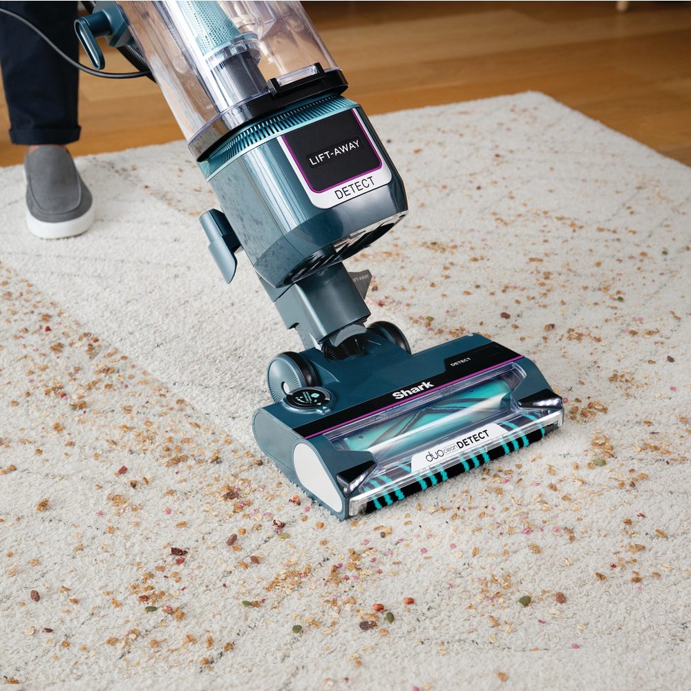 Shark Detect Pet Pro Upright Corded Vacuum LA791UKT - Silver