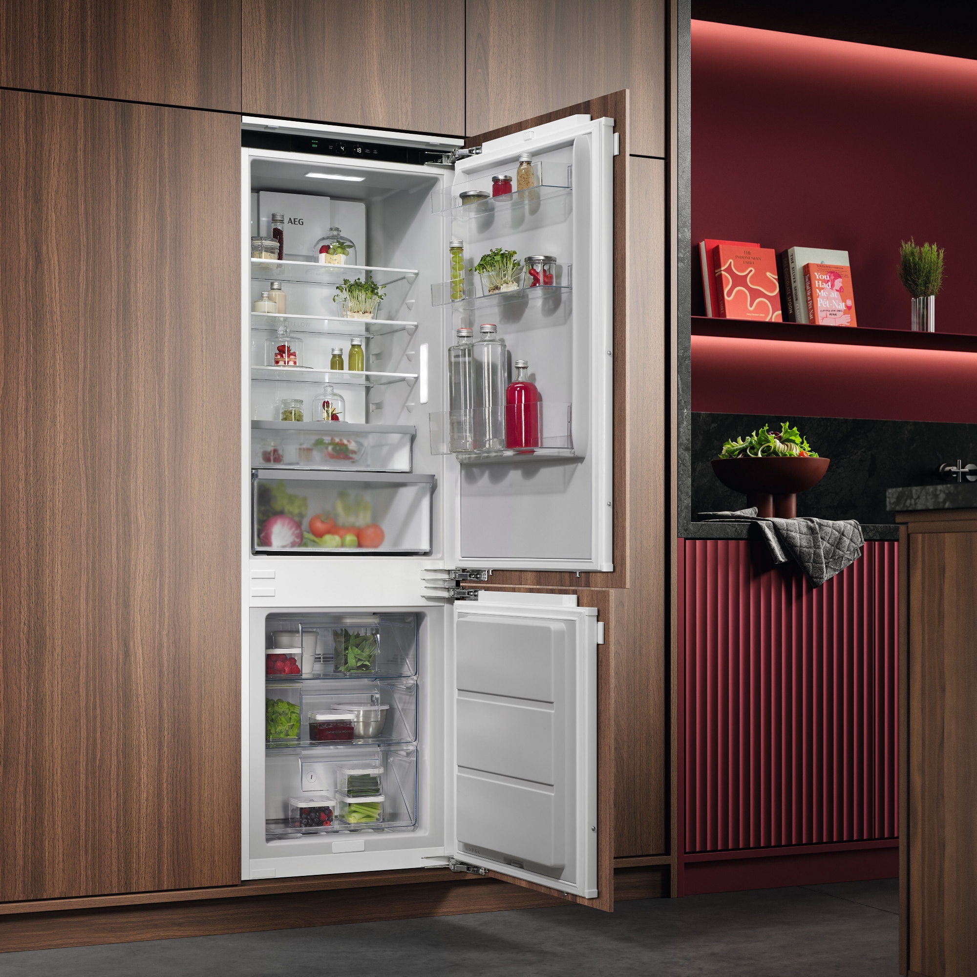 AEG 177cm Series 7000 Integrated 70/30 Frost Free Fridge Freezer OSC7C181DF AEG 177cm Series 7000 Integrated 70/30 Frost Free Fridge Freezer OSC7C181DF