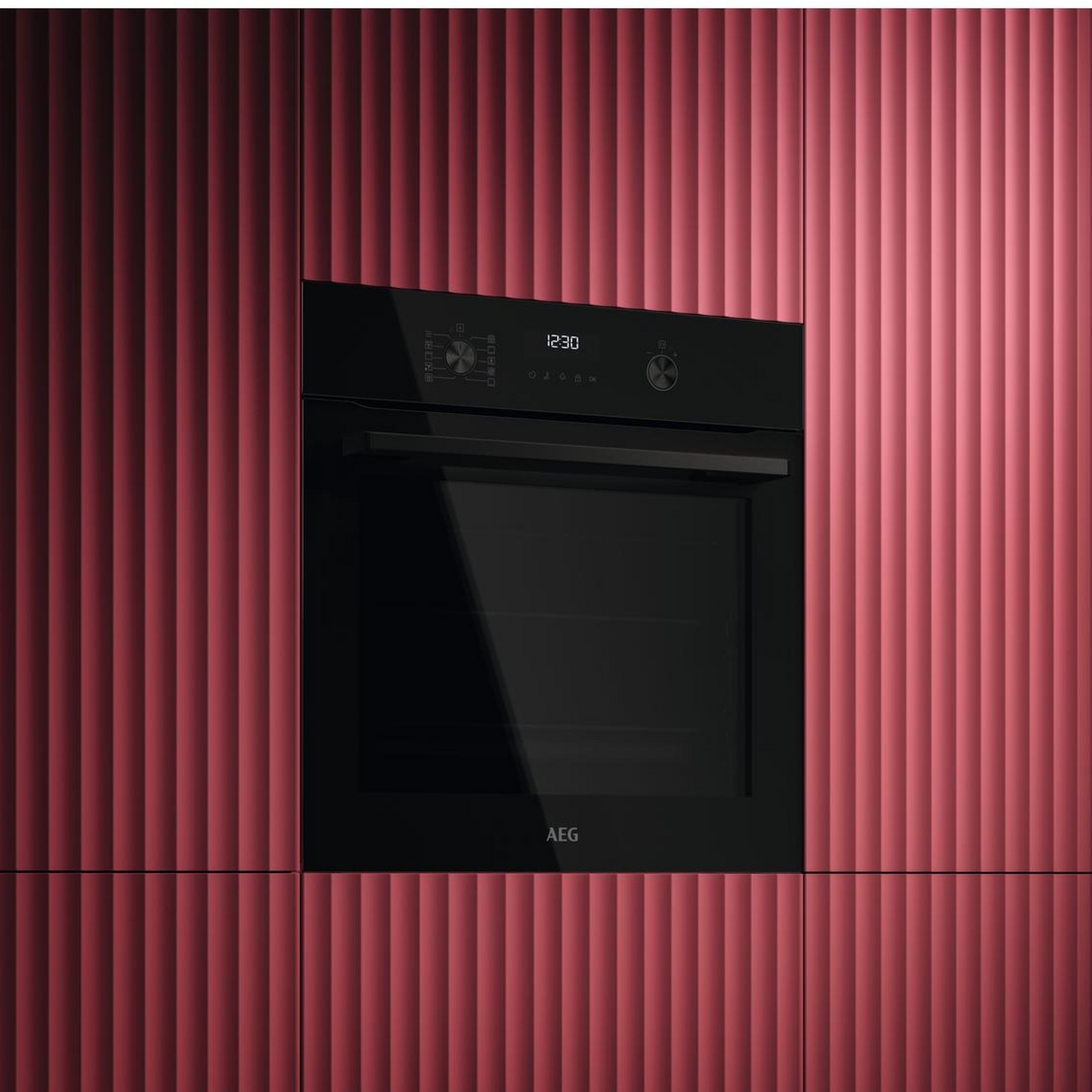AEG 60cm Series 5000 SurroundCook Pyrolytic Built In Single Oven OU5PB40XK - Black AEG 60cm Series 5000 SurroundCook Pyrolytic Built In Single Oven OU5PB40XK - Black