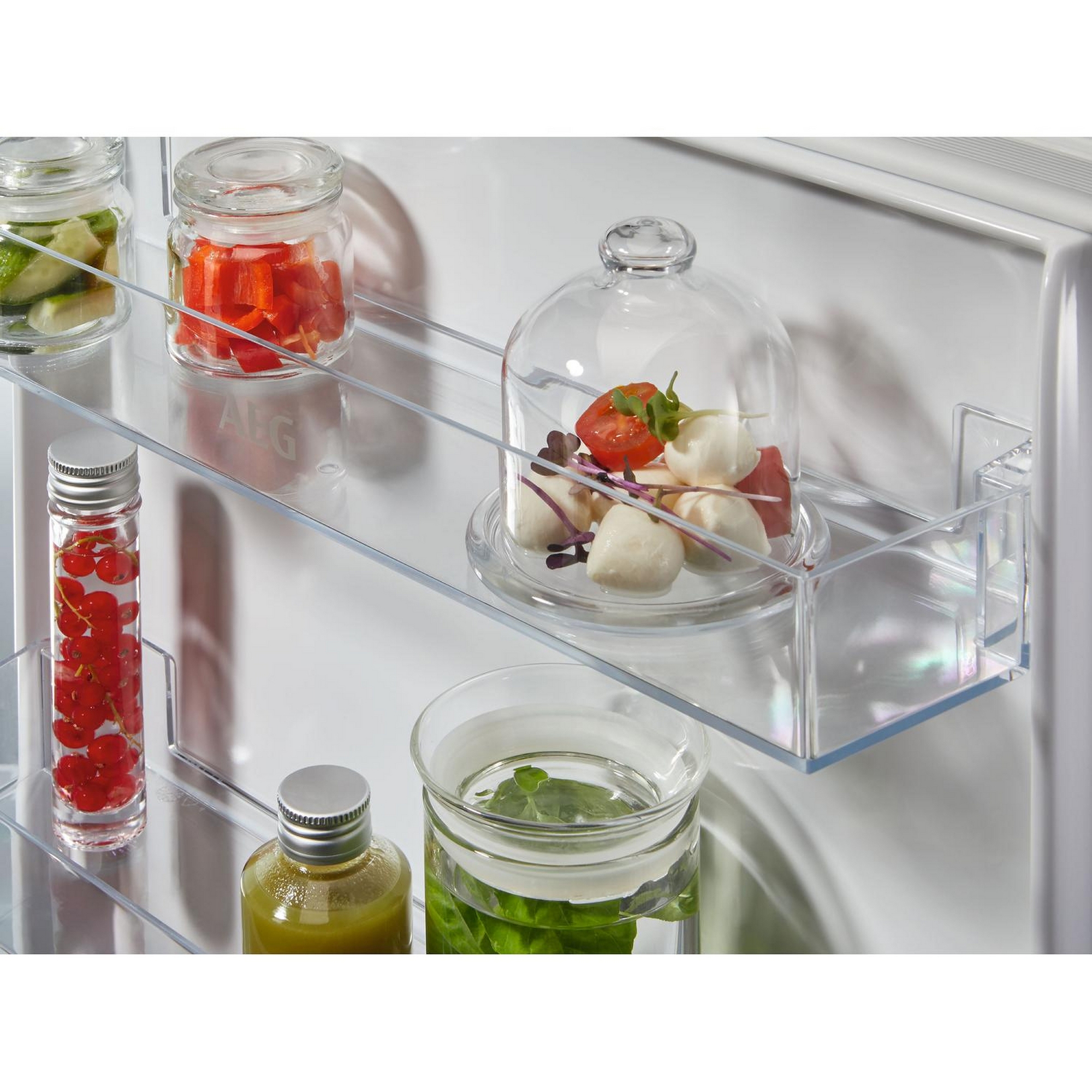 AEG Series 7000 Integrated 50/50 Frost Free Fridge Freezer NSC7T185ES AEG Series 7000 Integrated 50/50 Frost Free Fridge Freezer NSC7T185ES