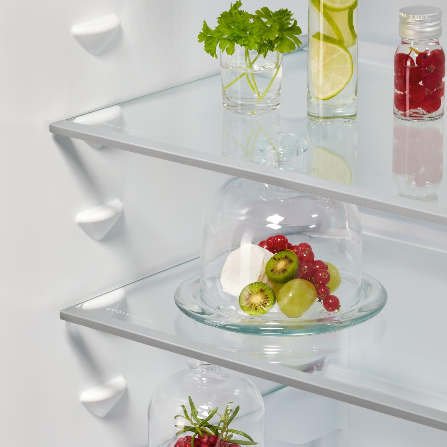 AEG Series 7000 Integrated 50/50 Frost Free Fridge Freezer NSC7T185ES AEG Series 7000 Integrated 50/50 Frost Free Fridge Freezer NSC7T185ES