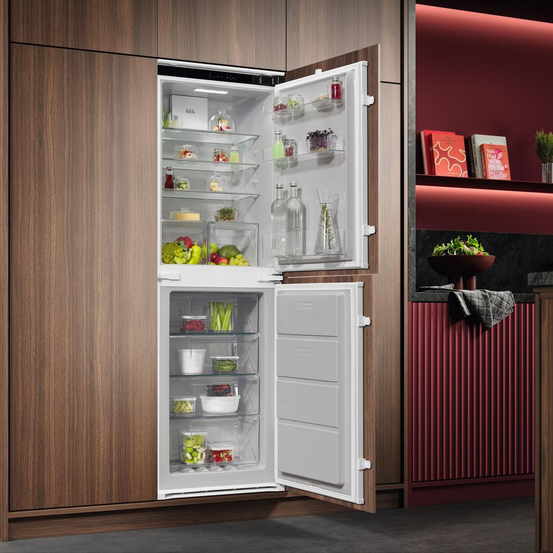 AEG Series 7000 Integrated 50/50 Frost Free Fridge Freezer NSC7T185ES AEG Series 7000 Integrated 50/50 Frost Free Fridge Freezer NSC7T185ES