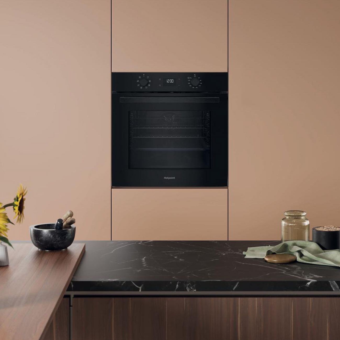 Hotpoint 60cm Built In Multifunction Single Oven HO455HBUK - Black Hotpoint 60cm Built In Multifunction Single Oven HO455HBUK - Black